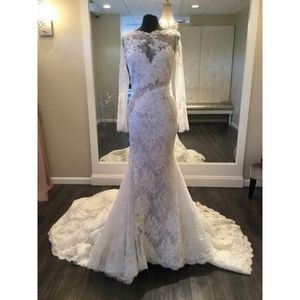 SOLD! Pronovias Varel wedding gown